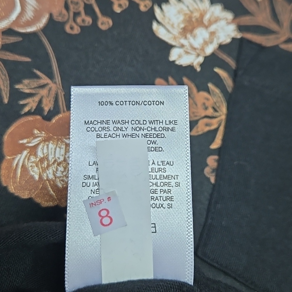 EXPRESS | NWT Black Shaded Floral Graphic Pocket T-Shirt sz S - Picture 10 of 10